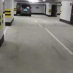 Old Town Mirror Apartment - Garage