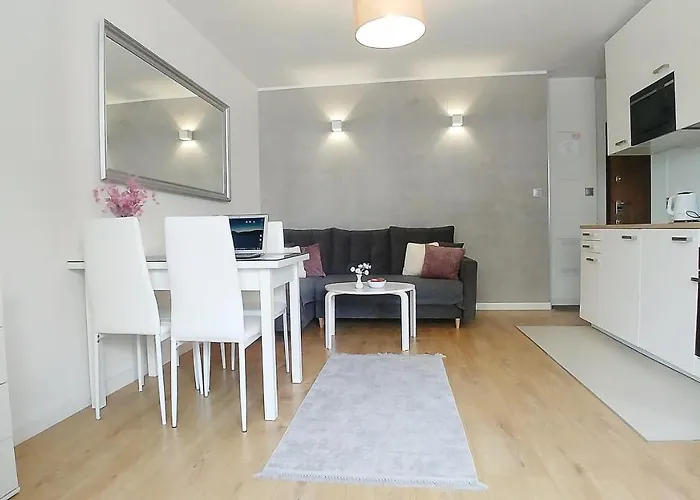 Old Town Mirror Apartment - Garage
